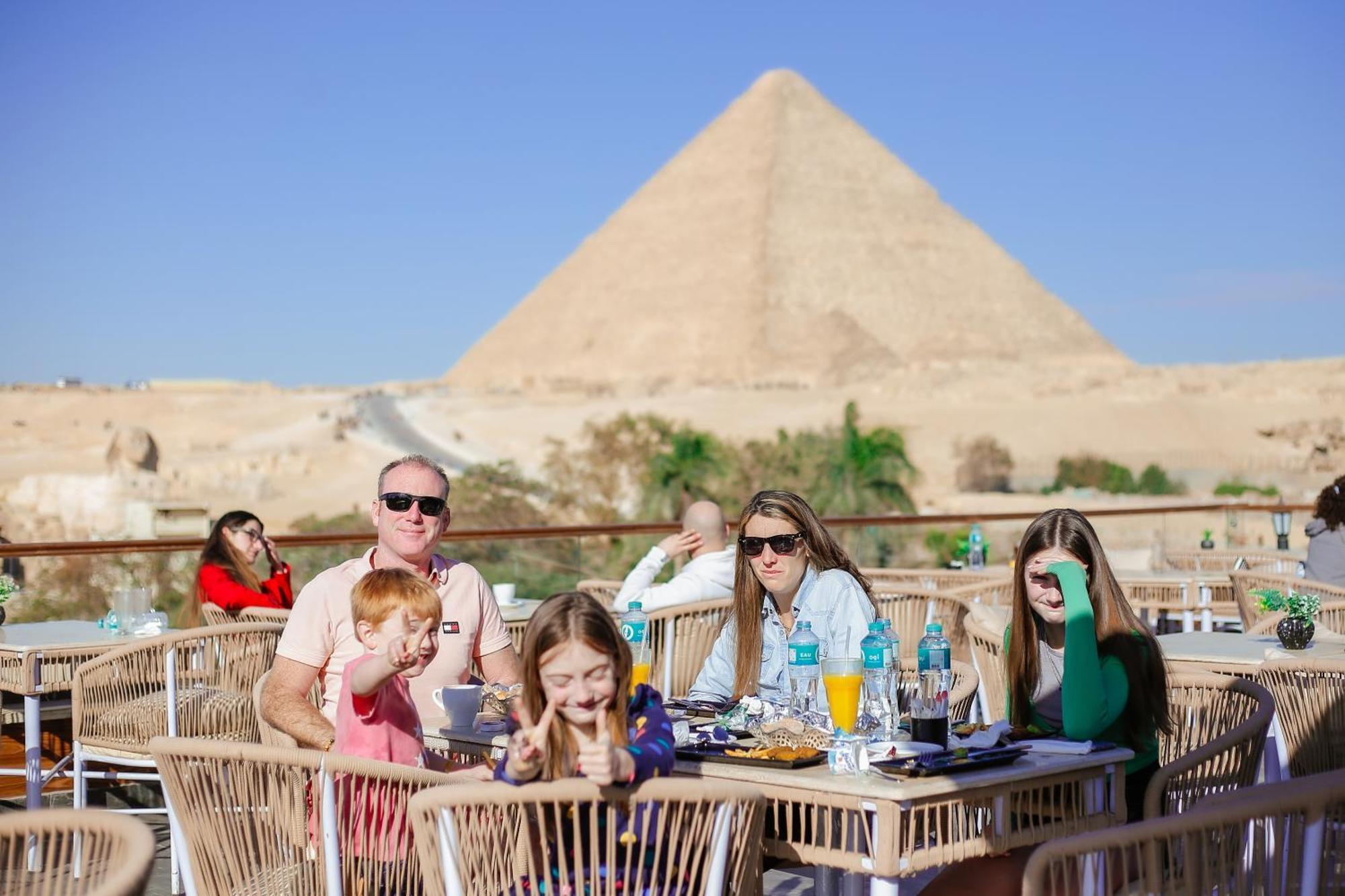 Tree Lounge Pyramids View Inn , Sphinx Giza Kafret el-Gabal エクステリア 写真