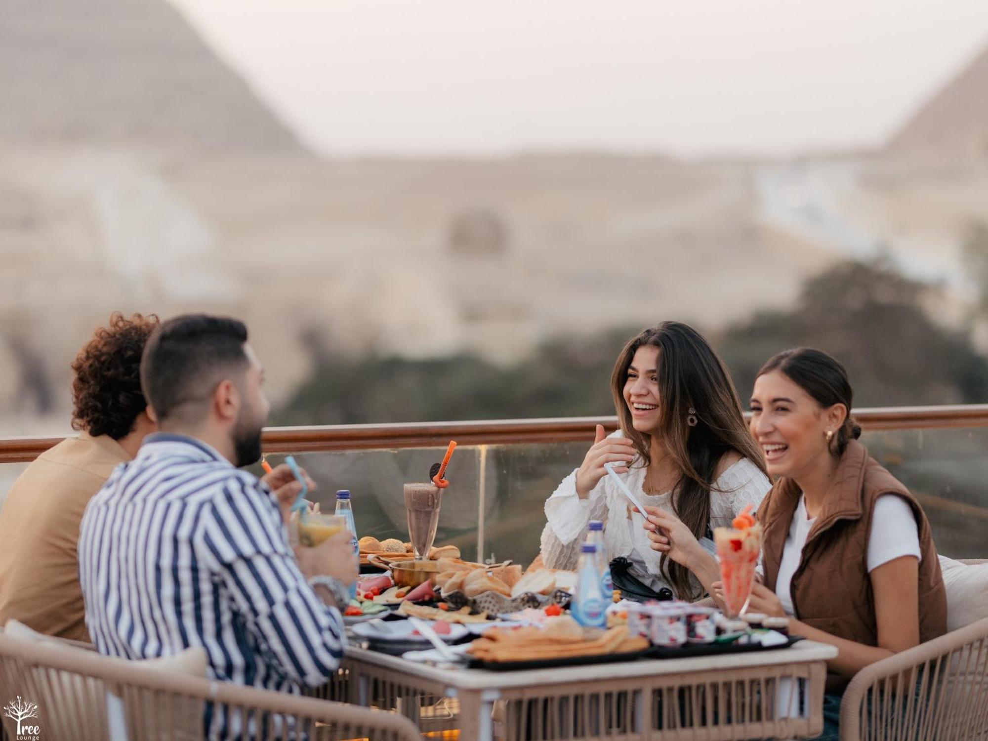 Tree Lounge Pyramids View Inn , Sphinx Giza Kafret el-Gabal エクステリア 写真